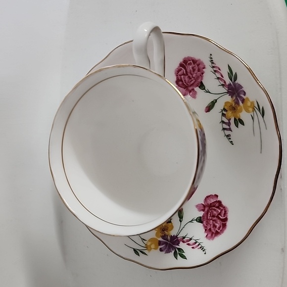 COLCLOUGH Bone China Tea Cup Saucer Gold Trim Pink Carnations Yellow Flowers - Picture 5 of 5